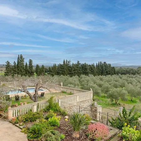 Yourhouse Deulosal, In Rural House With Pool